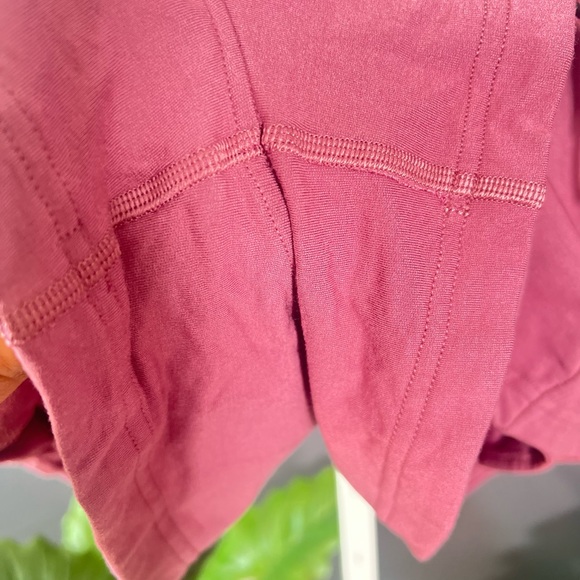 Lululemon - Picture 9 of 14